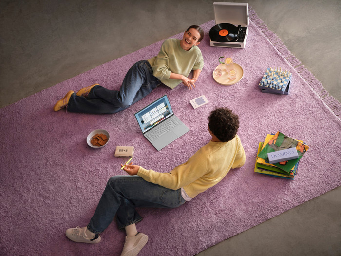 ASUS Vivobook S16 OLED Copilot+ PC S3607AA-SH016W product in gebruik