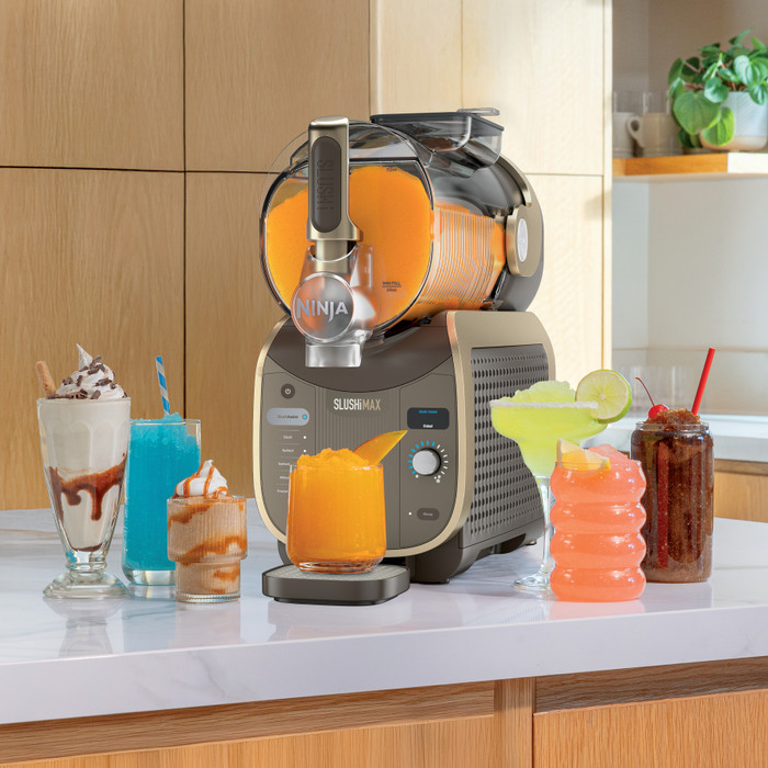 Ninja SLUSHi MAX IJsmachine Mocca FS605EUBR product in gebruik