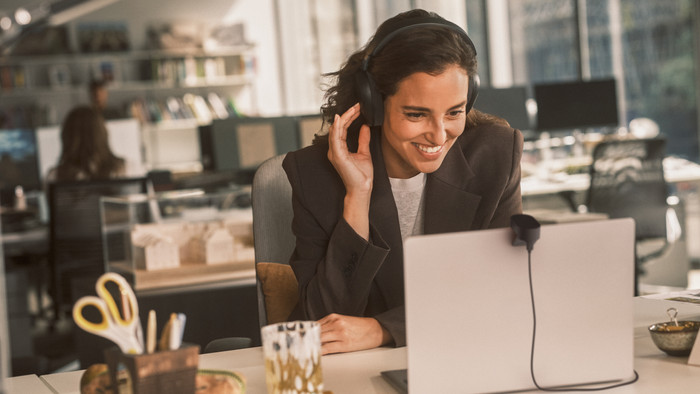 Jabra Evolve3 85 MS Link390c Draadloze Office Headset Zwart product in gebruik