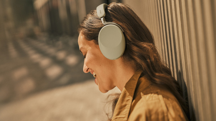 Jabra Evolve3 85 UC Link390c Draadloze Office Headset Grijs product in gebruik