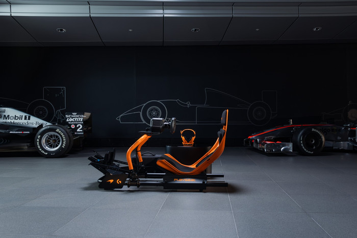 Playseat Formula Instinct McLaren Racing Edition + vloermat product in gebruik