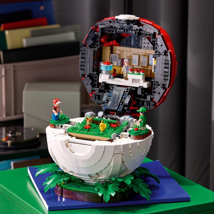 LEGO Pokémon Pokéball met Trainer scènes 72154 product in gebruik