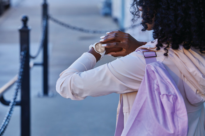 Garmin Vivomove Trend Roségoud/Wit product in gebruik