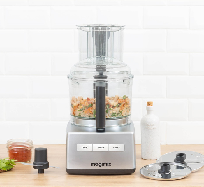 Magimix CS 5200 XL Premium Mattchrom produkt in gebrauch