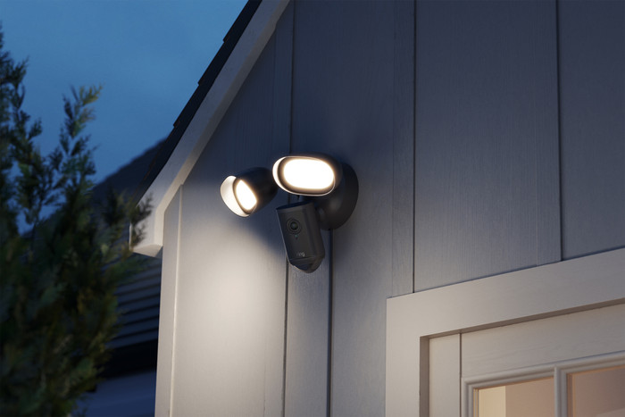 Ring Floodlight Camera Wired Pro 2e Generatie Zwart product in gebruik