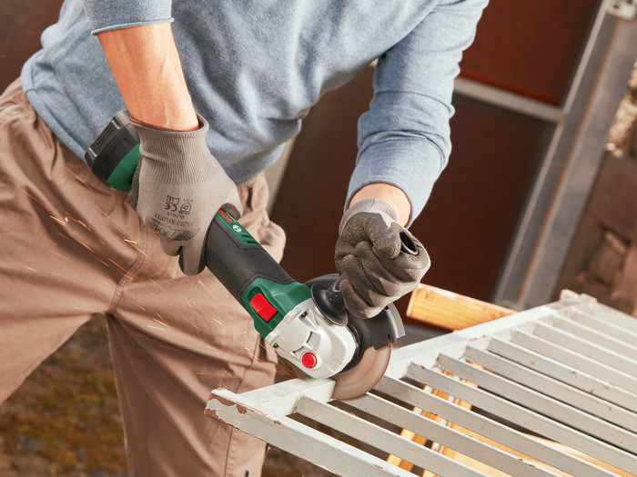 Bosch UniversalGrind 18V-75 (without battery) product in use