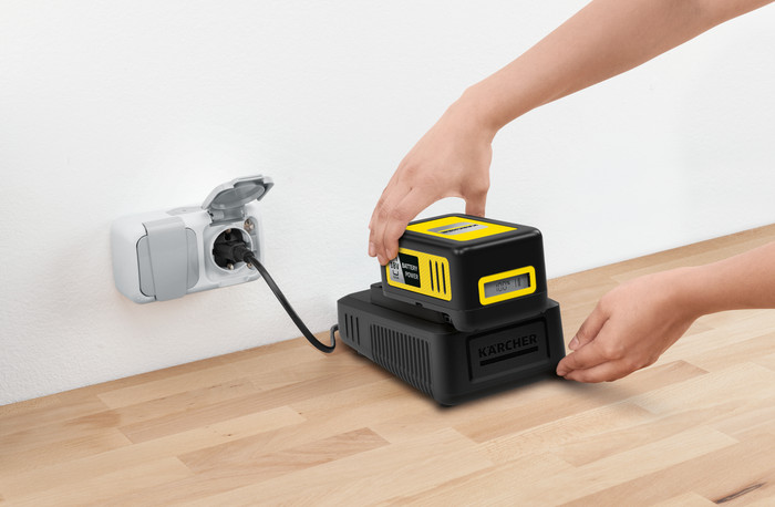 Kärcher Battery Power 18/50 product in use