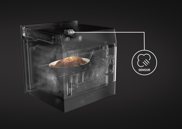AEG KSE792280M SteamPro product in use