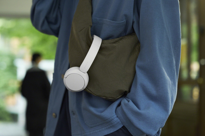 Sony WH-CH535 Wit product in gebruik