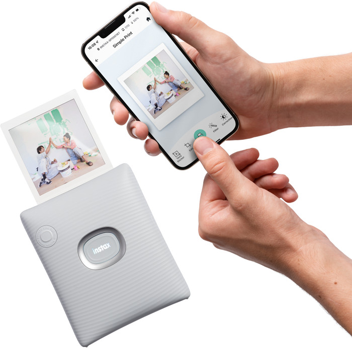 Fujifilm Instax Square Link White + Fujifilm Instax Film Square WW1 (10 stuks) product in gebruik