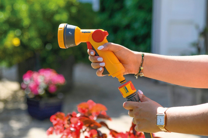 Hozelock Multi-Spraygun Spray Nozzle product in use