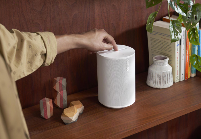 Sonos Arc White + 2x Era 100 White product in use