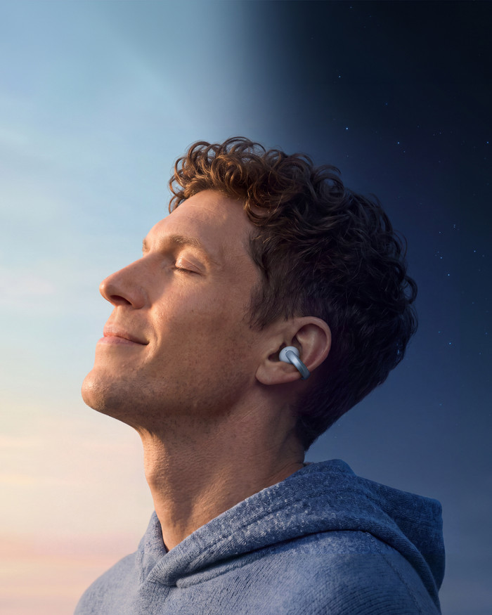 Soundcore AeroClip 2 Blue product in use