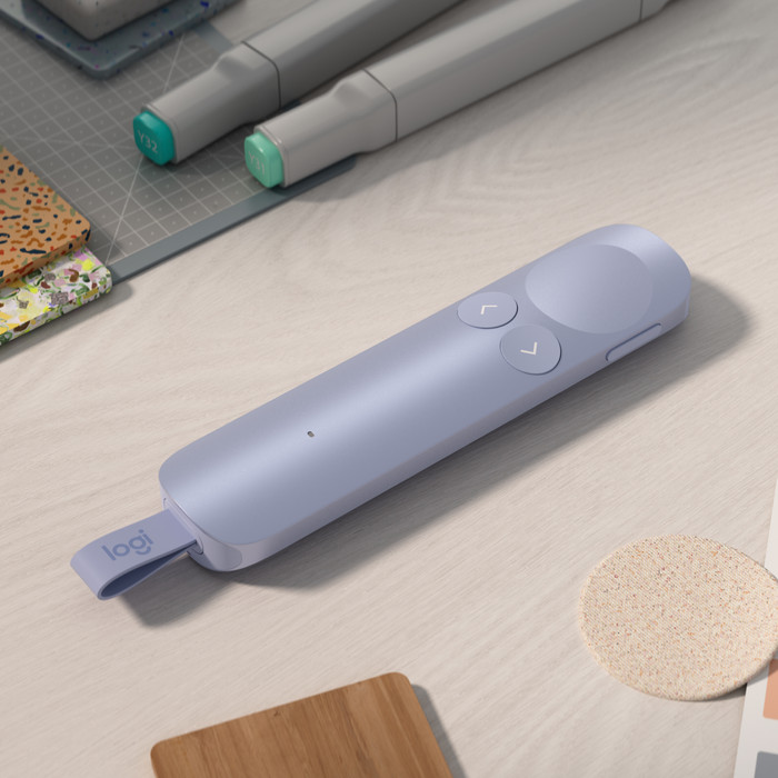 Logitech Spotlight 2 Draadloze Presenter Lila product in gebruik