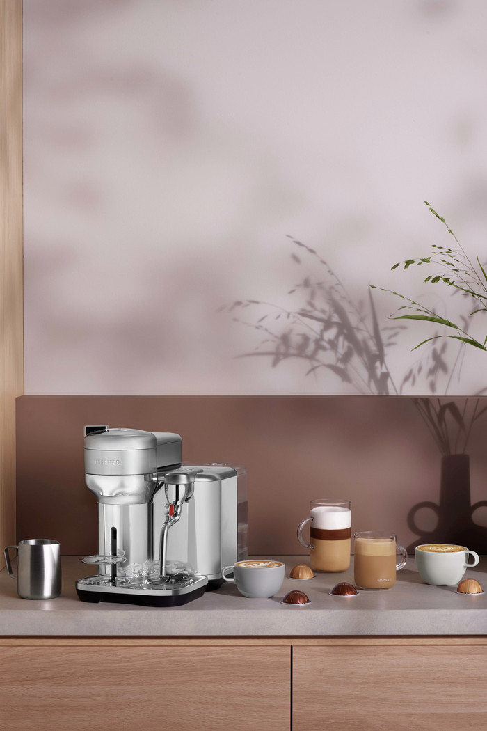 Sage Nespresso Vertuo Creatista SVE850BSS4EBL1 Brushed Stainless Steel product in gebruik