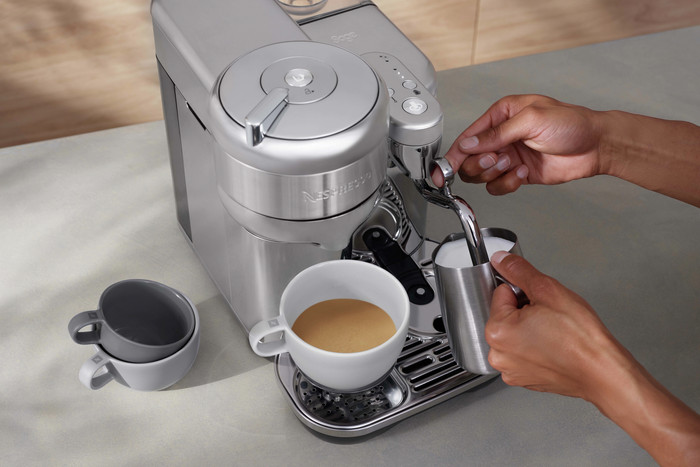 Sage Nespresso Vertuo Creatista SVE850BSS4EBL1 Brushed Stainless Steel product in gebruik