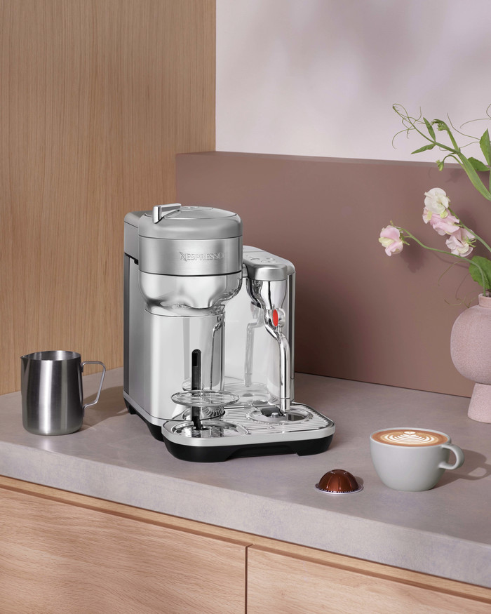Sage Nespresso Vertuo Creatista SVE850BSS4EBL1 Brushed Stainless Steel product in gebruik