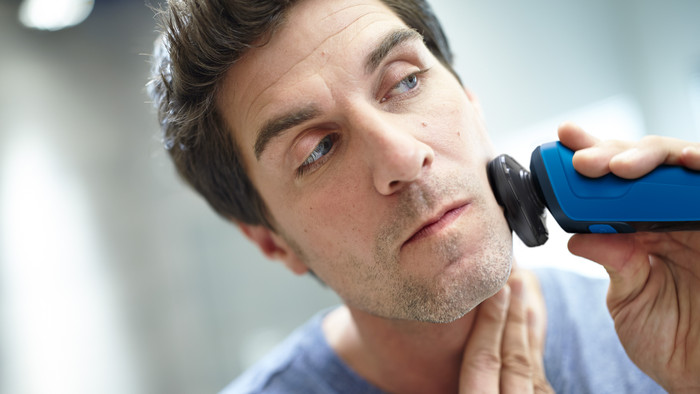 Philips Shaver Series 5000 S5466/17 product in use