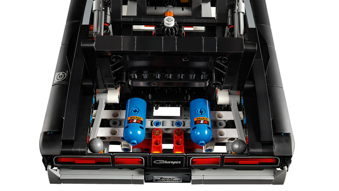 LEGO Technic Fast and Furious Dodge Charger R/T auto 42231 detail