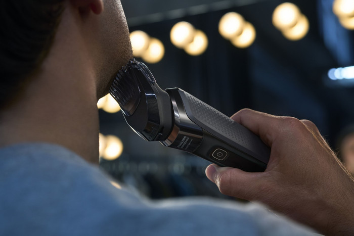 Philips Shaver Series 7000 S7886/63 product in use