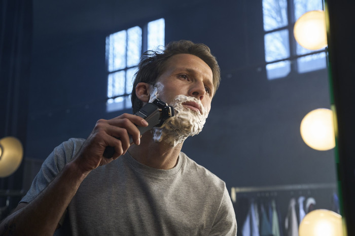 Philips Shaver Series 7000 S7886/63 product in use