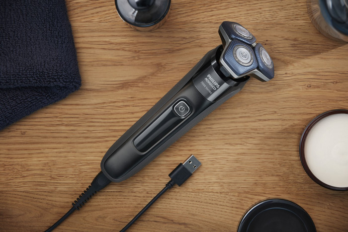 Philips Shaver Series 7000 S7886/63 product in use