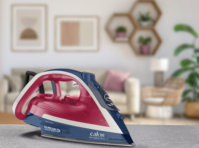 Calor Ultragliss Plus FV6814C0 product in use