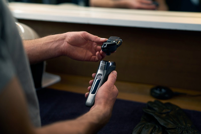 Philips Shaver Series 7000 S7887/58 product in use