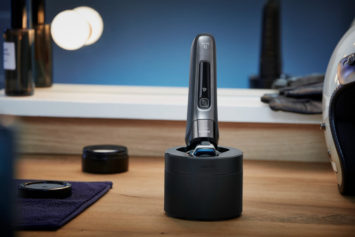 Philips Shaver Series 7000 S7887/58 product in use