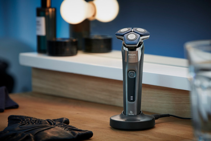 Philips Shaver Series 7000 S7887/58 product in use