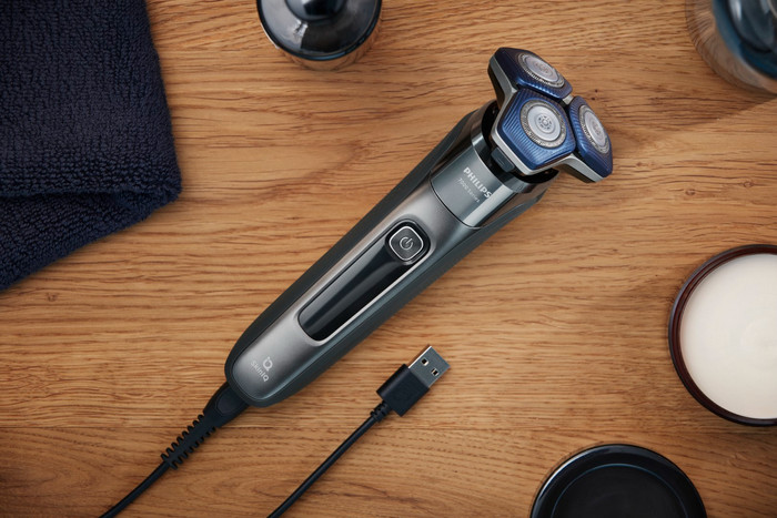 Philips Shaver Series 7000 S7887/58 product in use