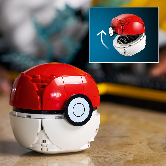 LEGO Pokémon Pikachu en Pokéball 72152 product in gebruik