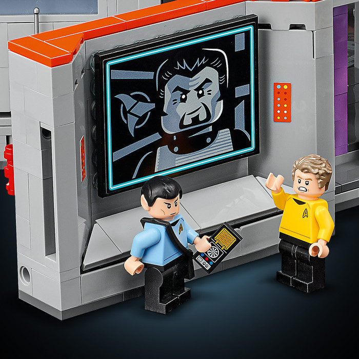 LEGO Icons Star Trek: U.S.S. Enterprise NCC-1701 Brug 11385 detail