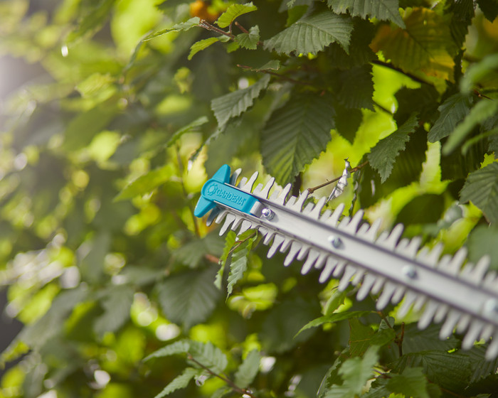 Gardena EasyCut 40/18V P4A set product in gebruik