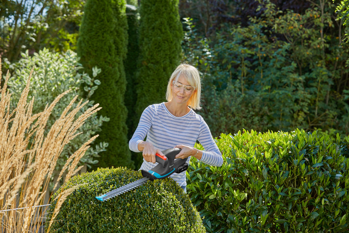 Gardena EasyCut 40/18V P4A set product in gebruik