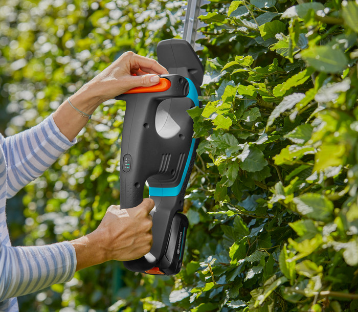 Gardena EasyCut 40/18V P4A set product in gebruik