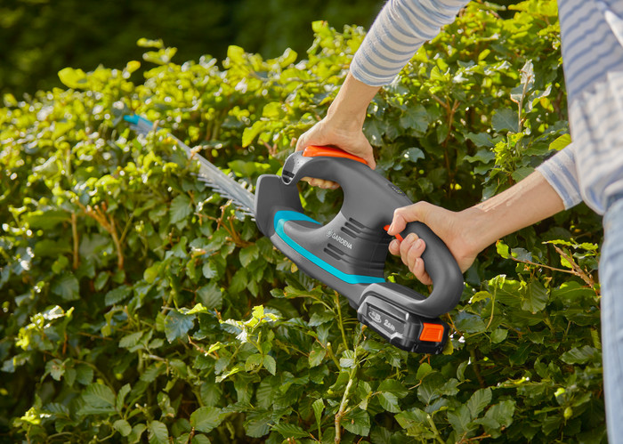 Gardena EasyCut 40/18V P4A set product in gebruik