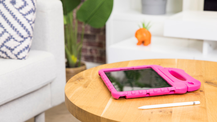 BlueBuilt iPad (2021/2020) Kids Cover Roze product in gebruik