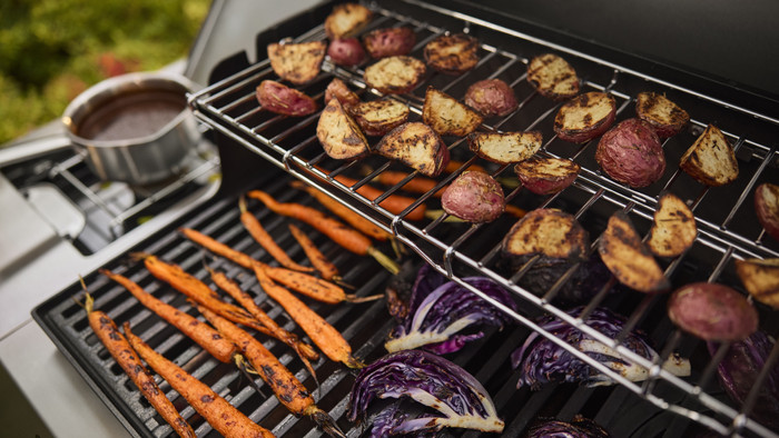 Weber Genesis E-335W product in use