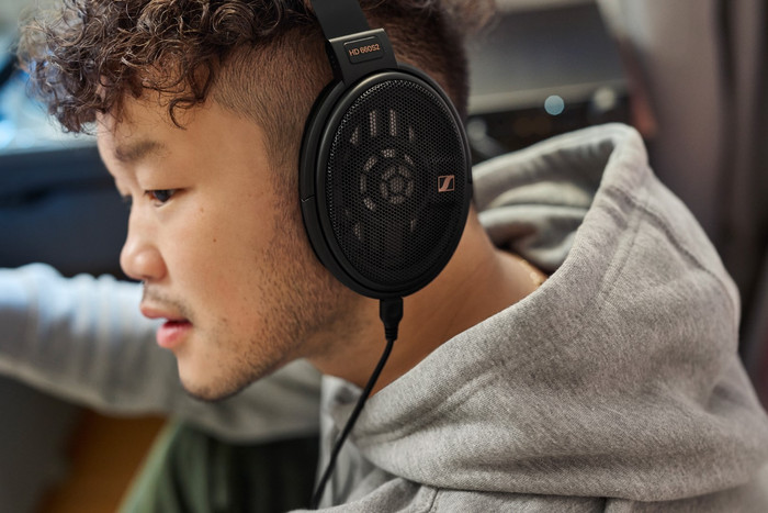 Sennheiser HD 660S2 product in use