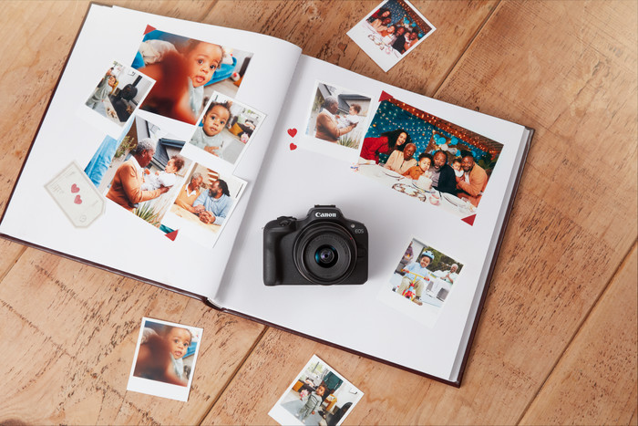 Canon EOS R100 Zwart + RF-S 18-45mm f/4.5-6.3 IS STM product in gebruik