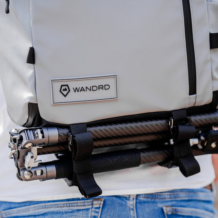 WANDRD THE PRVKE 31L V3 Fotografie Set Grau produkt in gebrauch