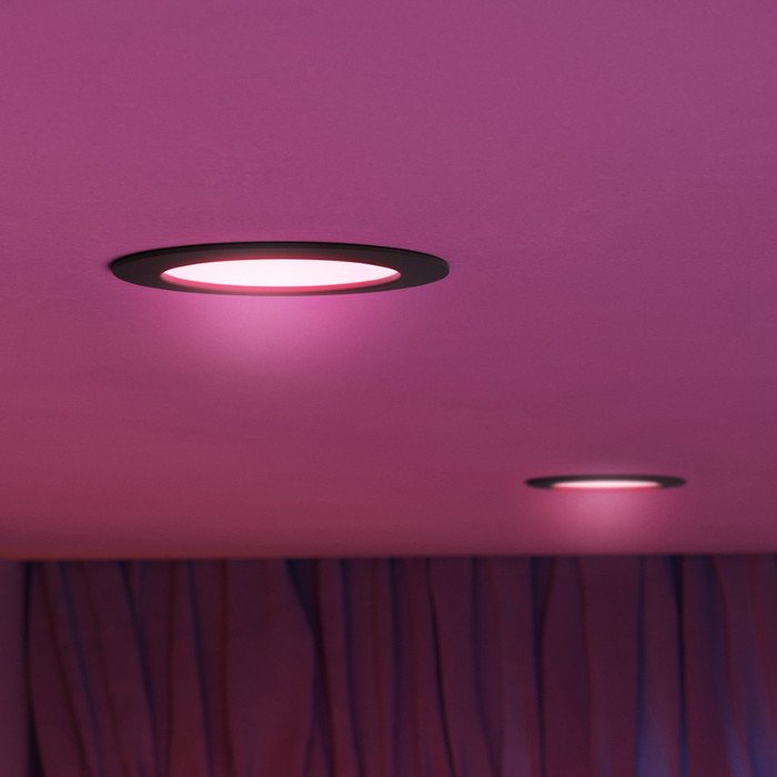 Philips Hue Inbouwspot Slim 3-Pack - White and Color - 170mm - Zwart product in gebruik