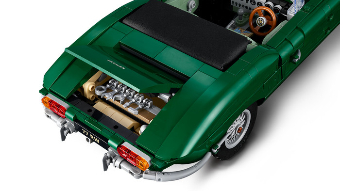 LEGO Icons Jaguar E-Type 11381 product in gebruik