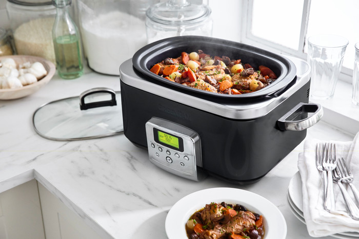 GreenPan Elite Slowcooker Black 6L product in use