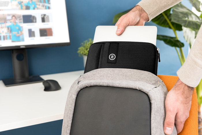 BlueBuilt Laptop Sleeve Width 41cm 17 inches Black product in use