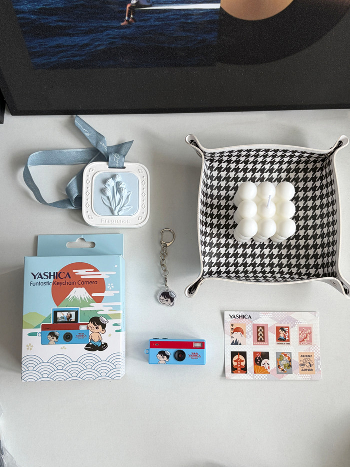 Yashica Funtastic Keychain Camera Boy Adventure product in gebruik