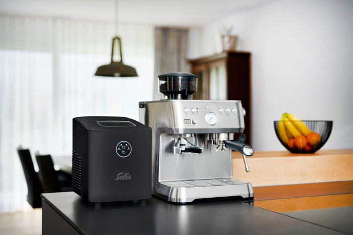 SOLIS Ice Cube Express Black product in gebruik