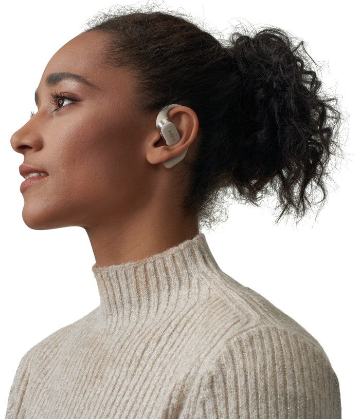 Shokz OpenFit Crème product in gebruik