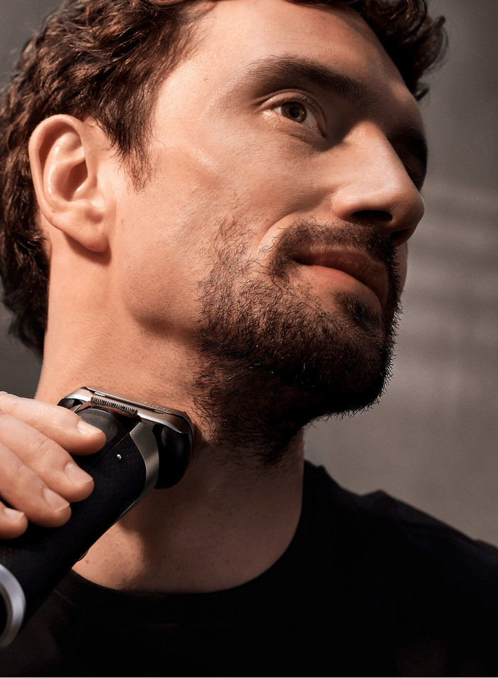 Braun Series 9 Pro+ 9515s Graphite product in use